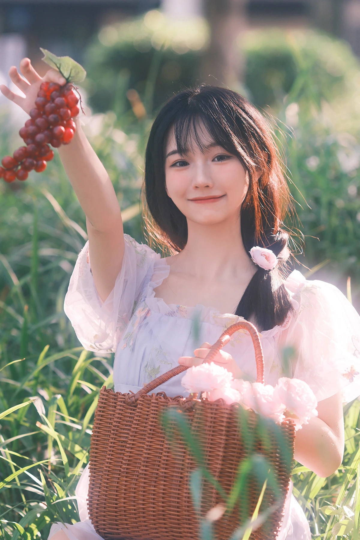 我将玫瑰藏于身后