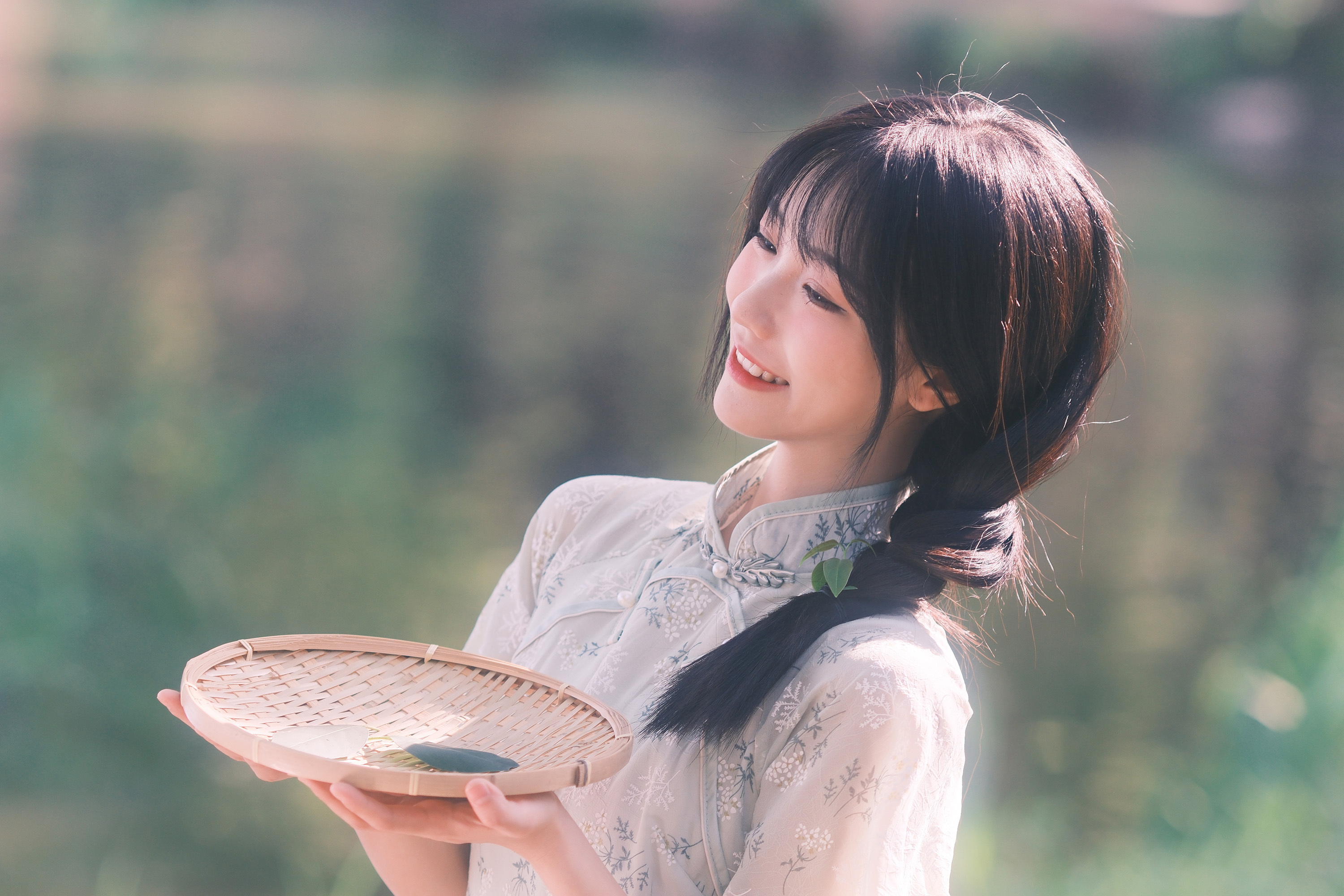 青衫烟雨客, 似是故人来