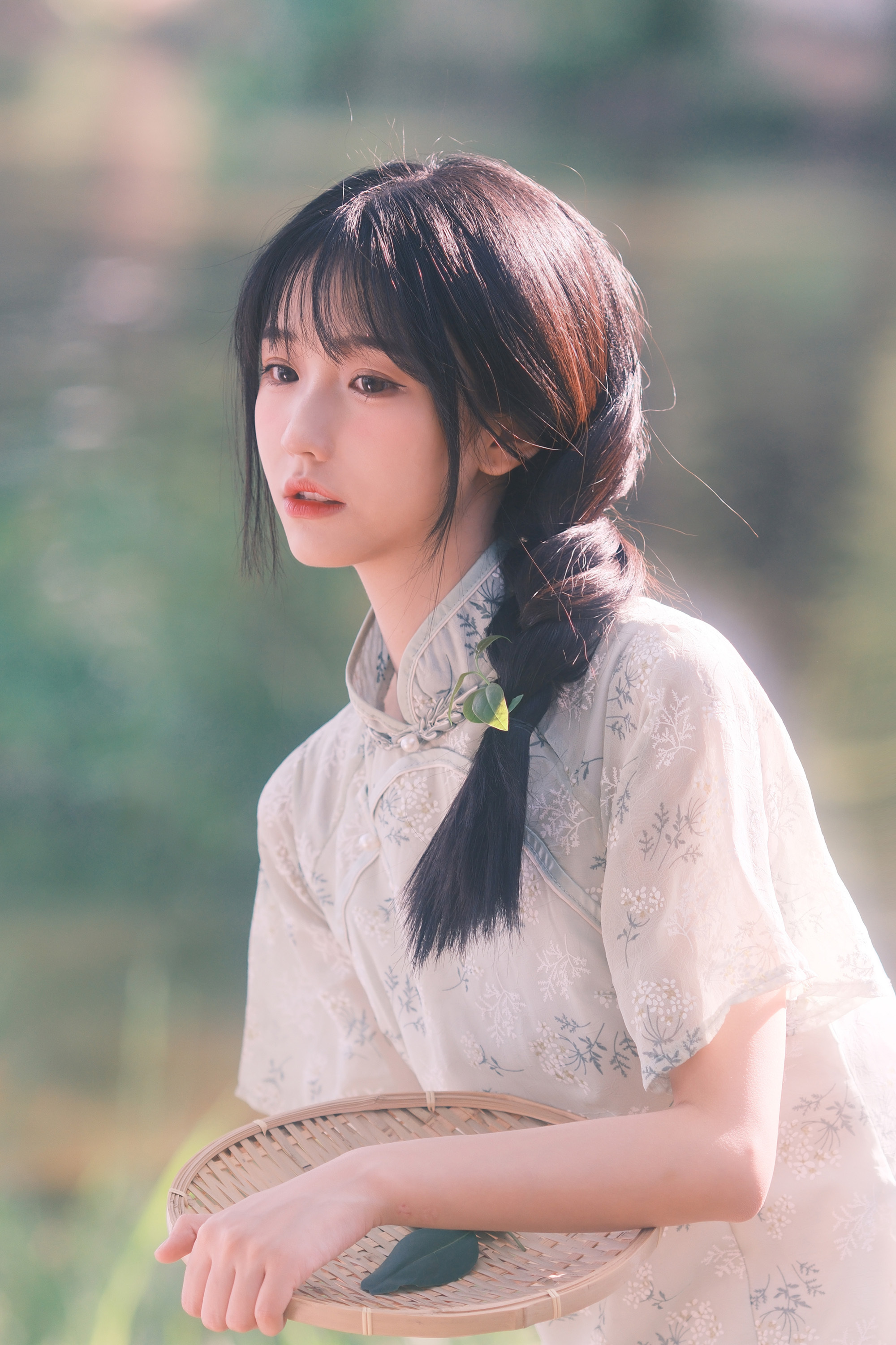 青衫烟雨客, 似是故人来