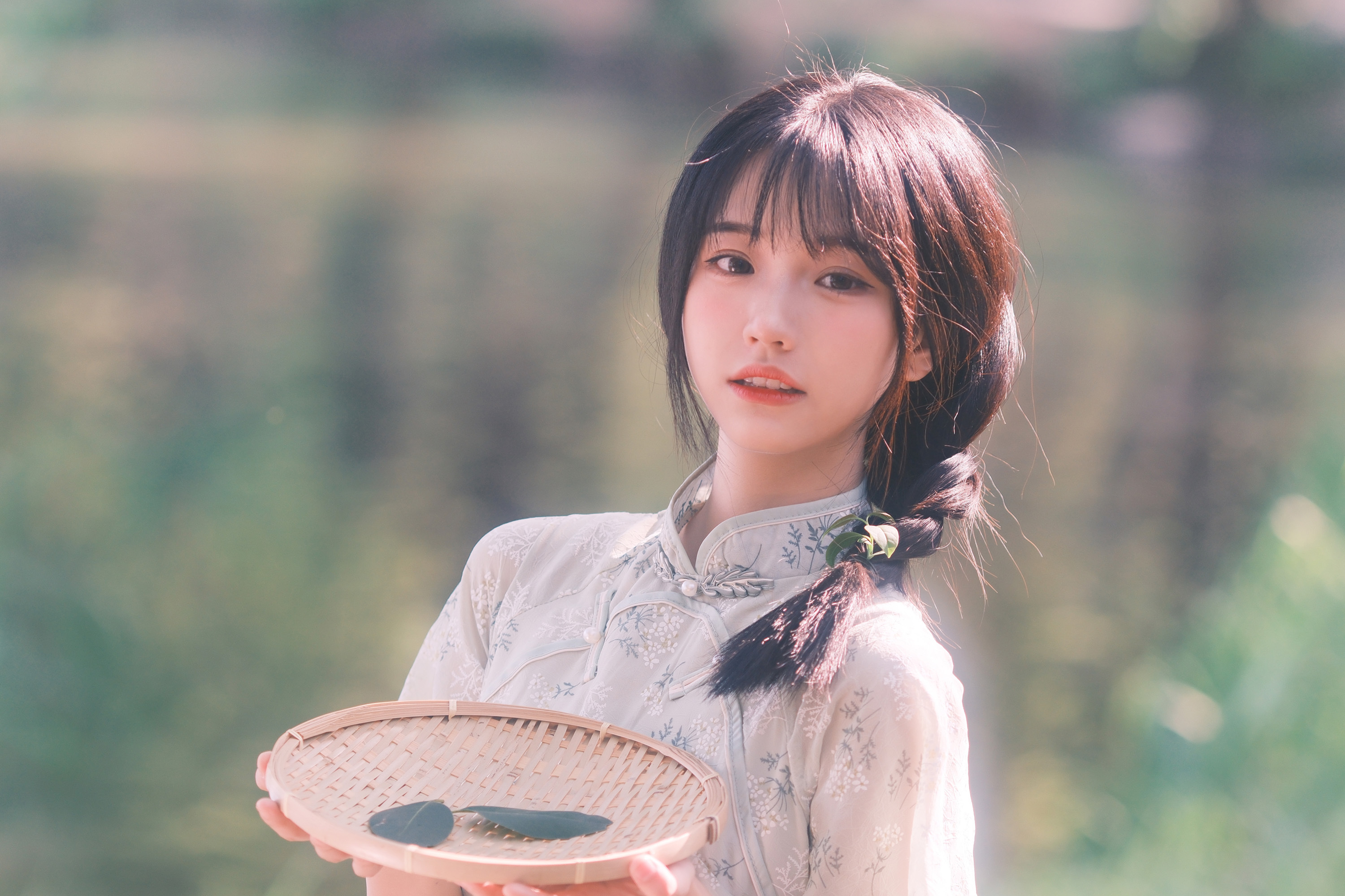 青衫烟雨客, 似是故人来