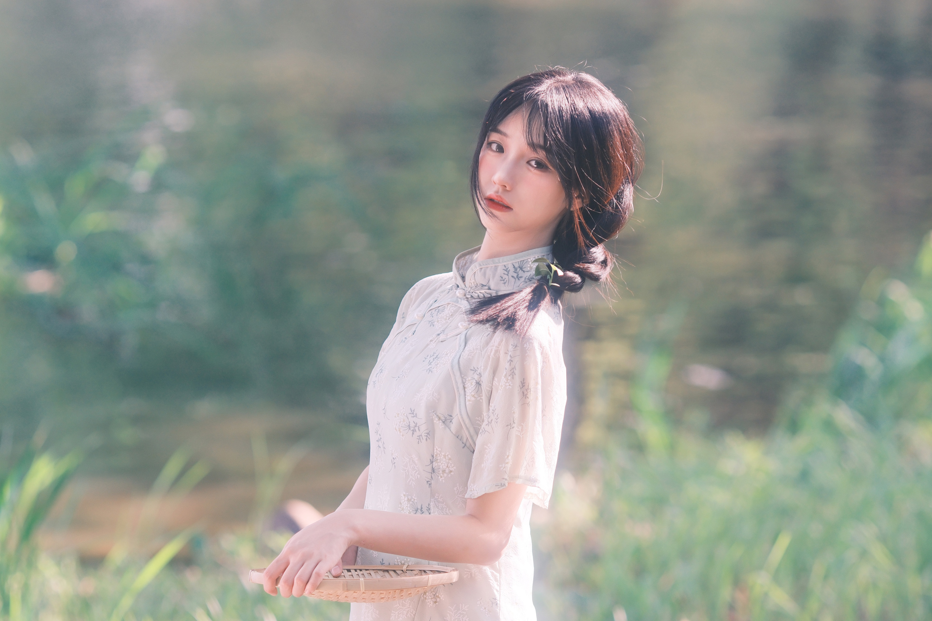 青衫烟雨客, 似是故人来