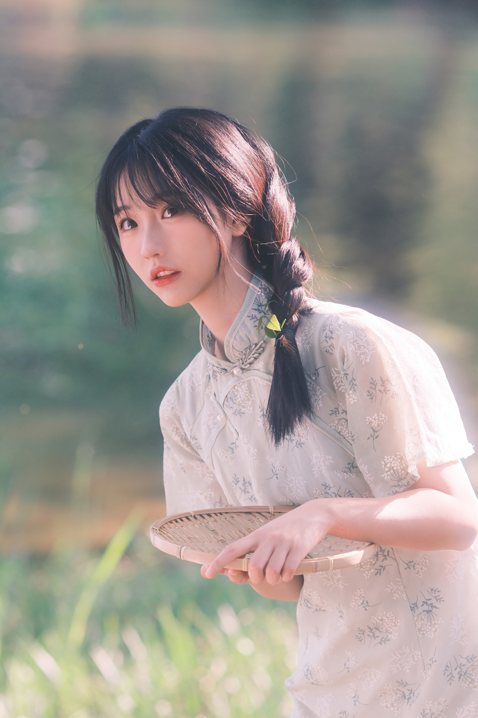 青衫烟雨客, 似是故人来