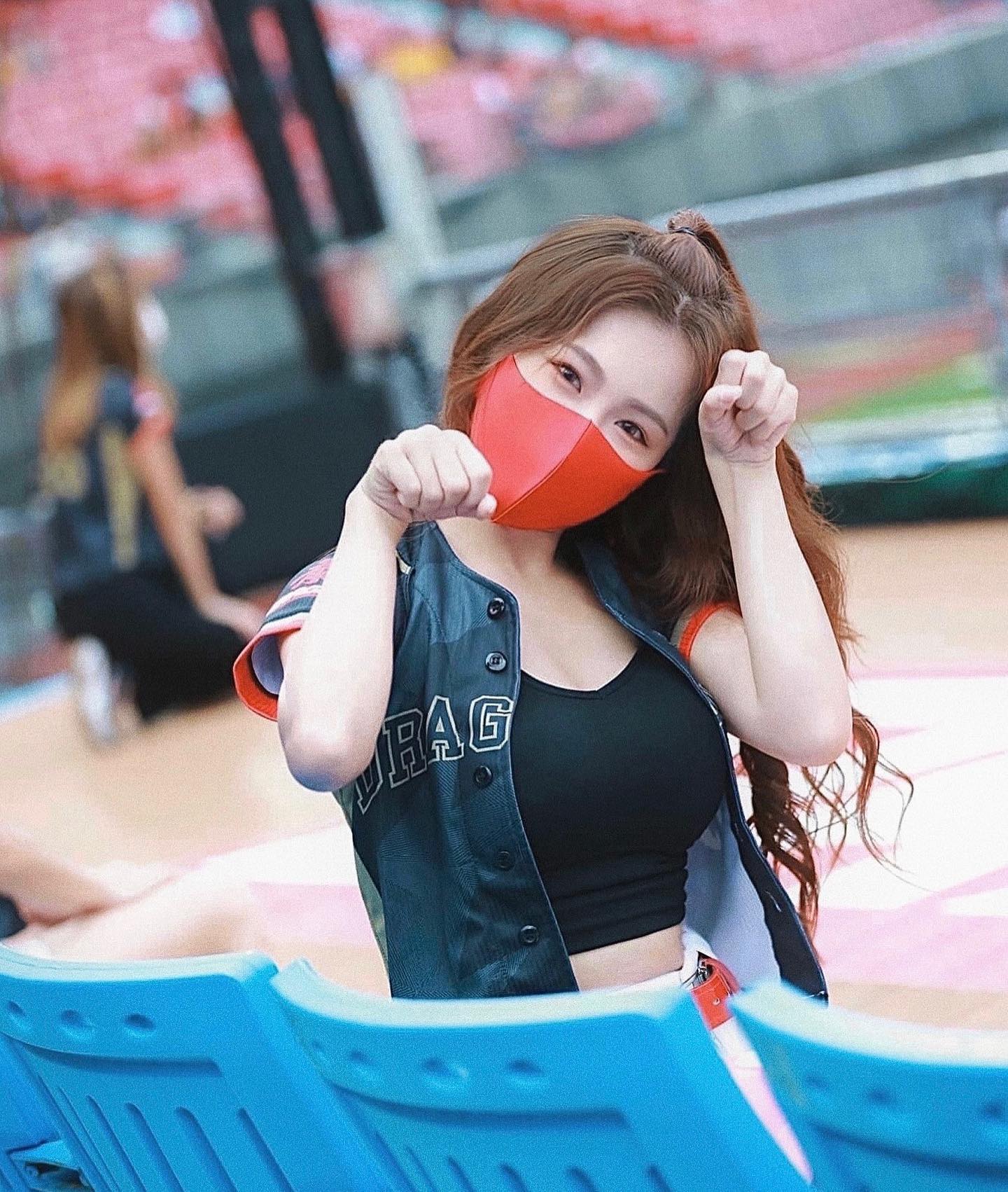 味全龙啦啦队正妹赖可