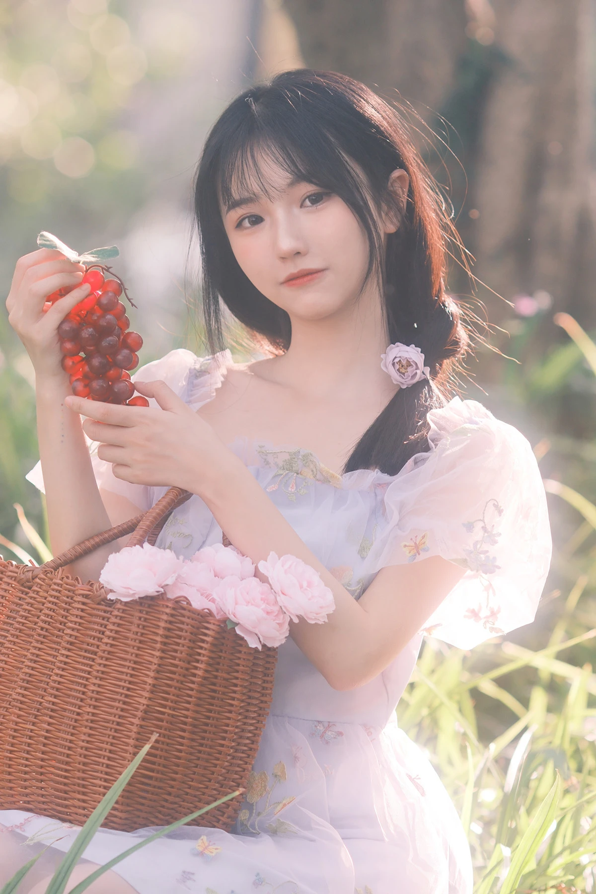 我将玫瑰藏于身后