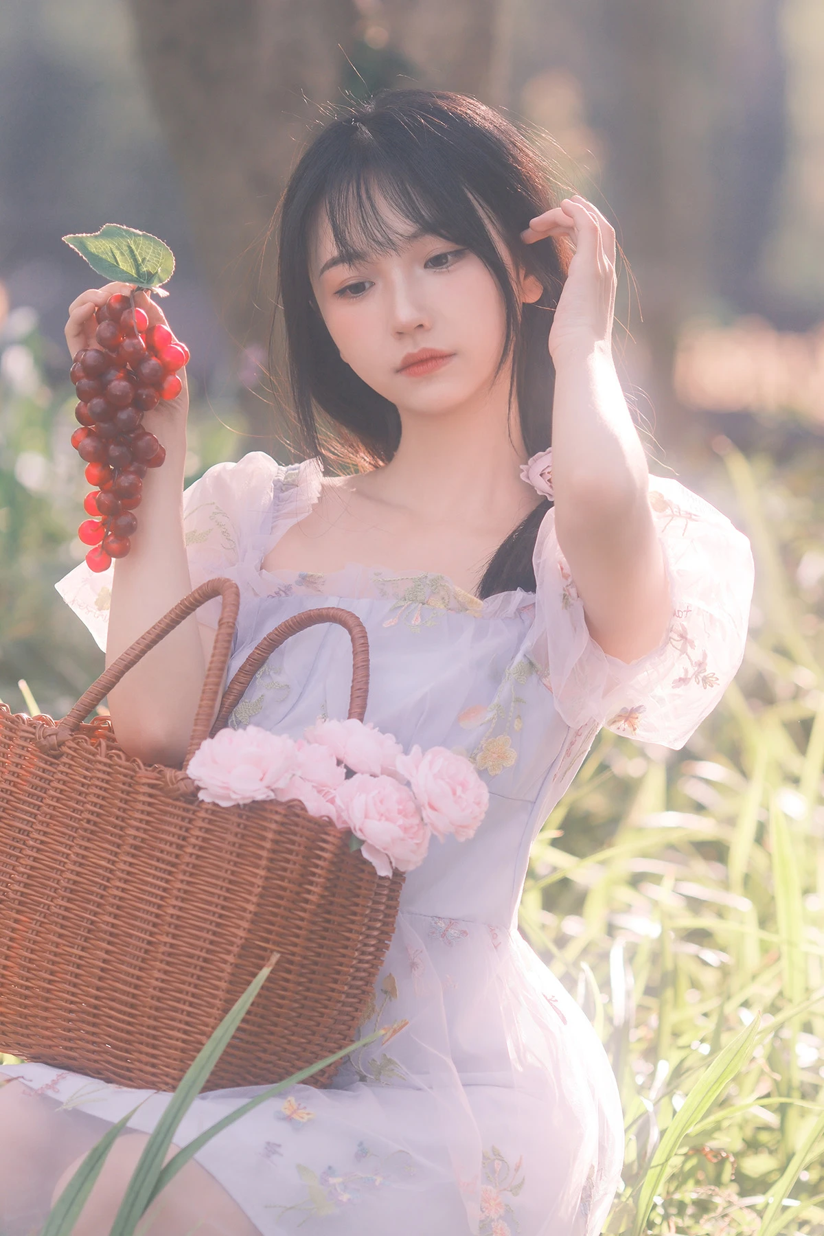 我将玫瑰藏于身后