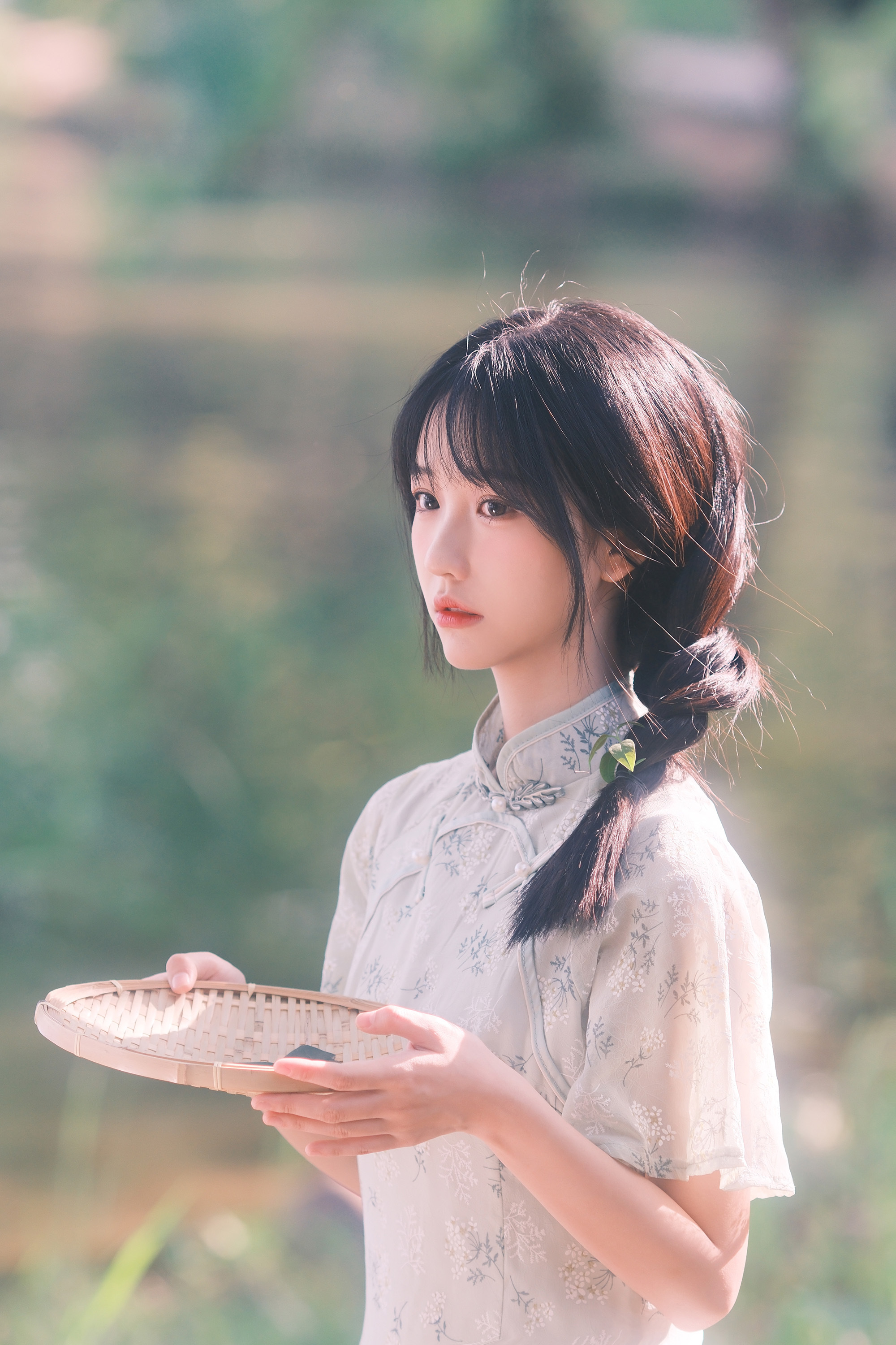 青衫烟雨客, 似是故人来