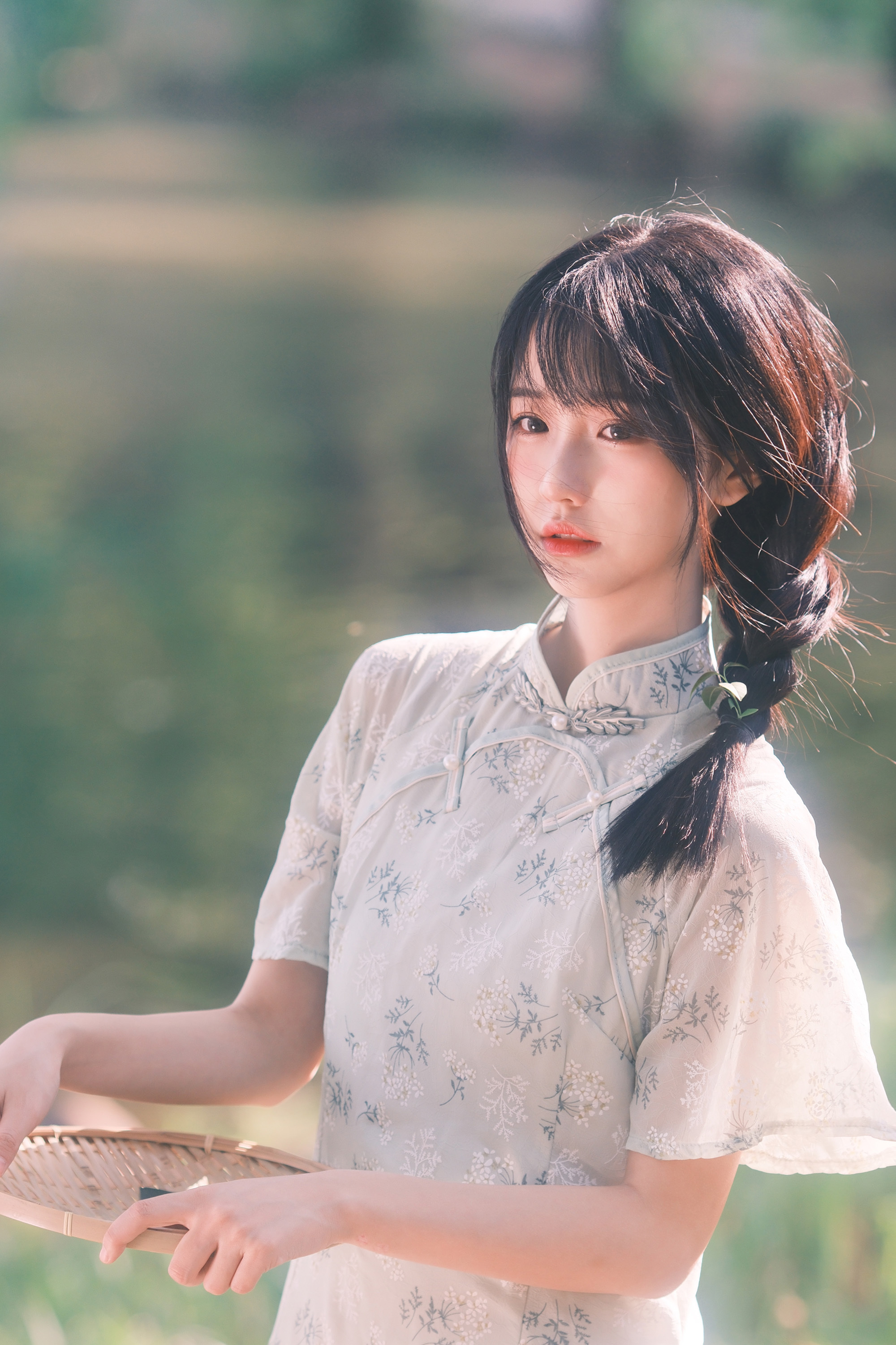 青衫烟雨客, 似是故人来