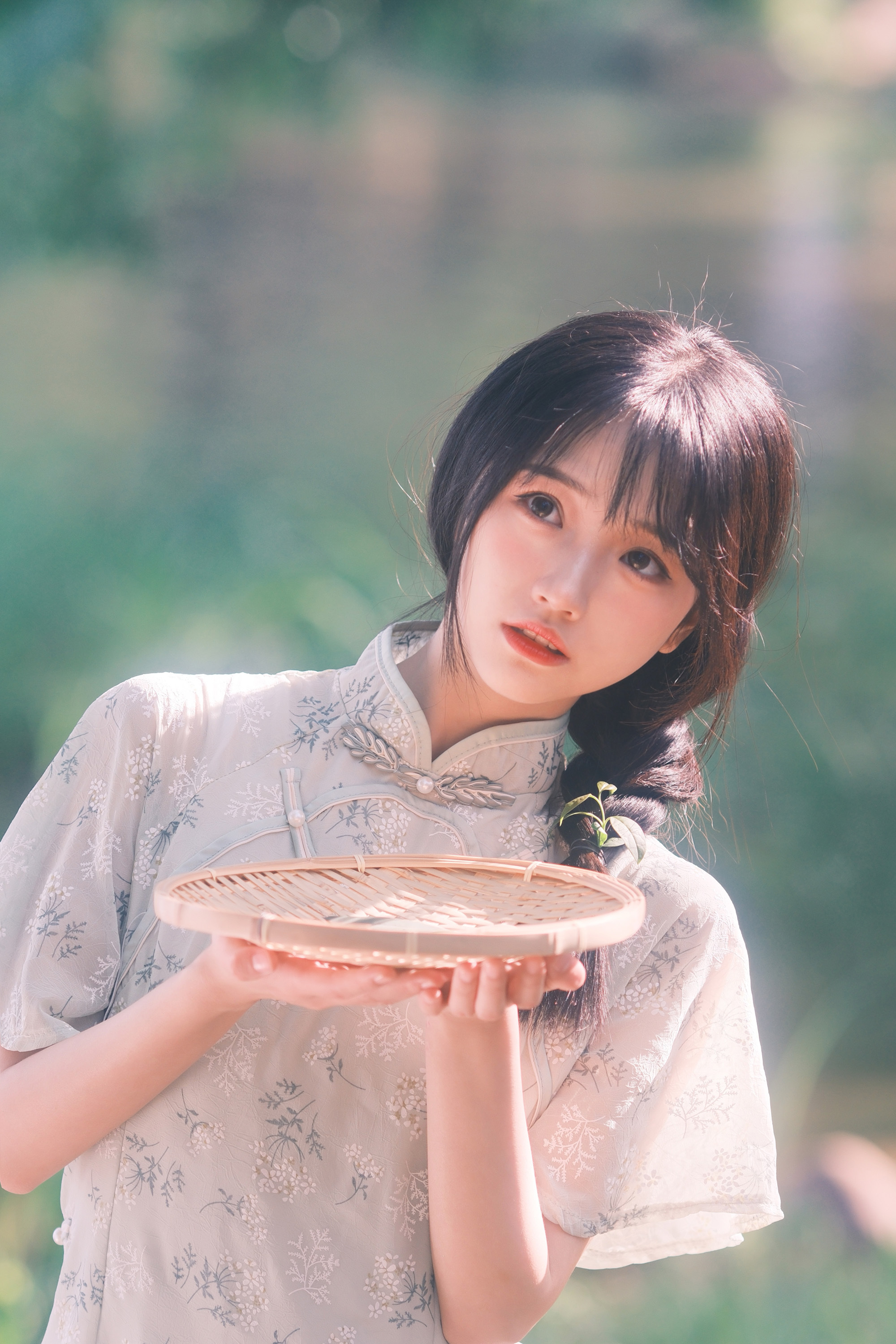 青衫烟雨客, 似是故人来